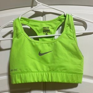 Nike pro sports bra